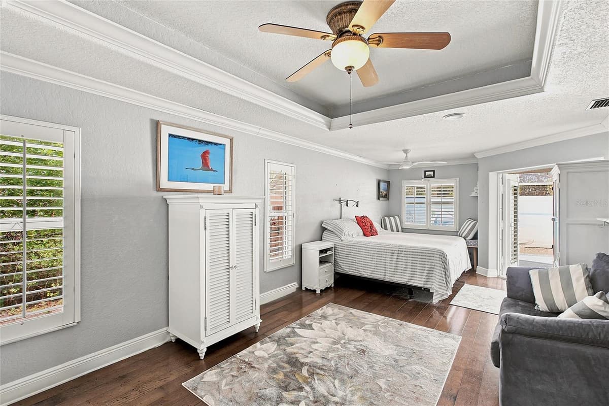 652 ELM STREET — photo 14 of 49