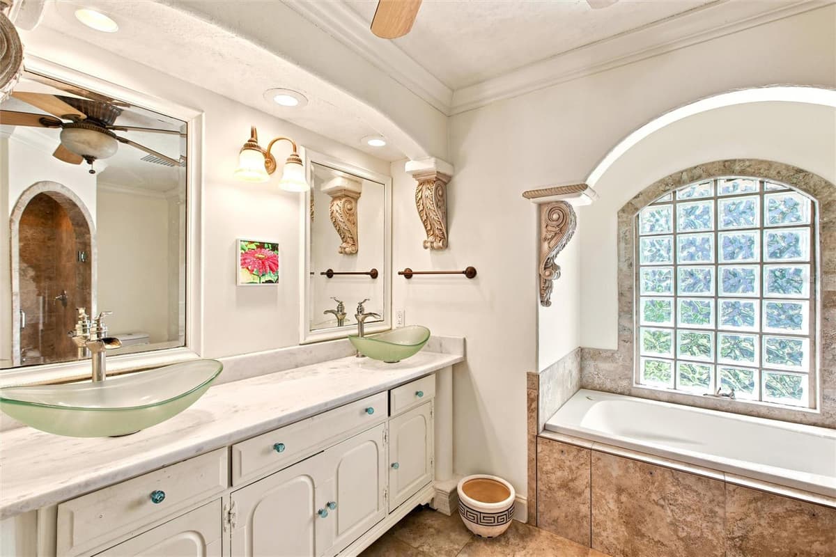 652 ELM STREET — photo 17 of 49