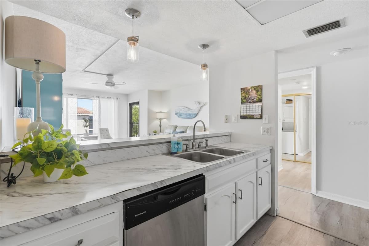 25188 MARION AVE — photo 14 of 46