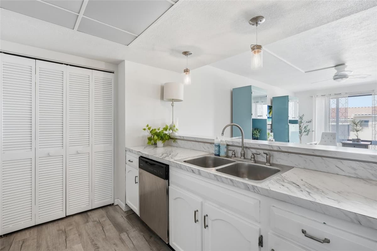 25188 MARION AVE — photo 15 of 46