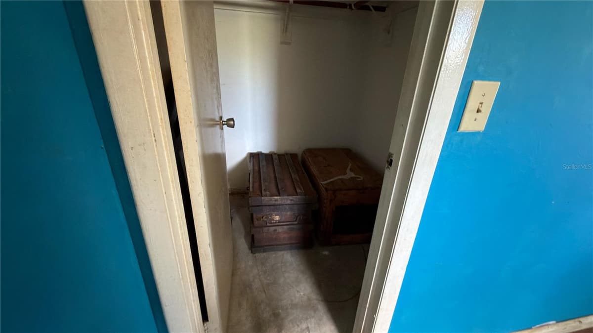 621 ELDRON BOULEVARD — photo 13 of 30