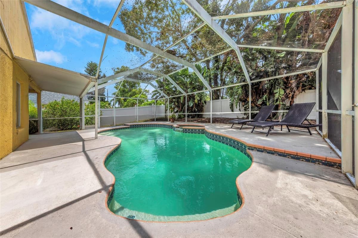 3130 BENTLEY DRIVE — photo 35 of 43