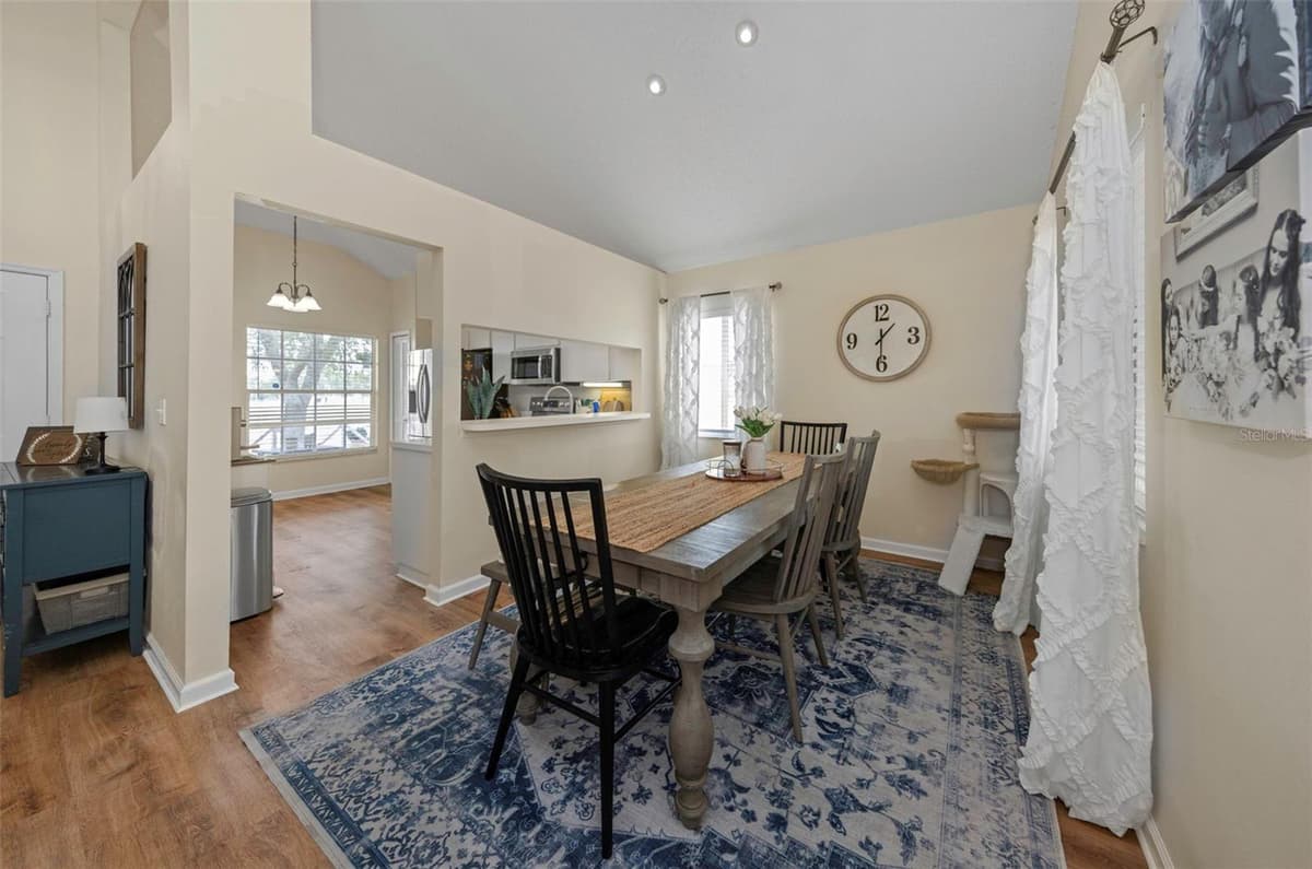 3130 BENTLEY DRIVE — photo 8 of 43