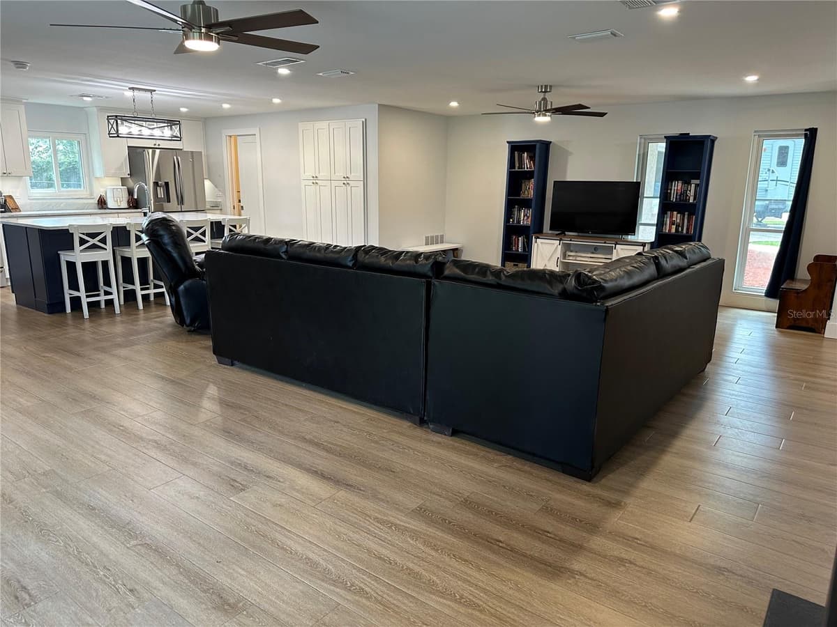 105 KENT COURT — photo 12 of 39