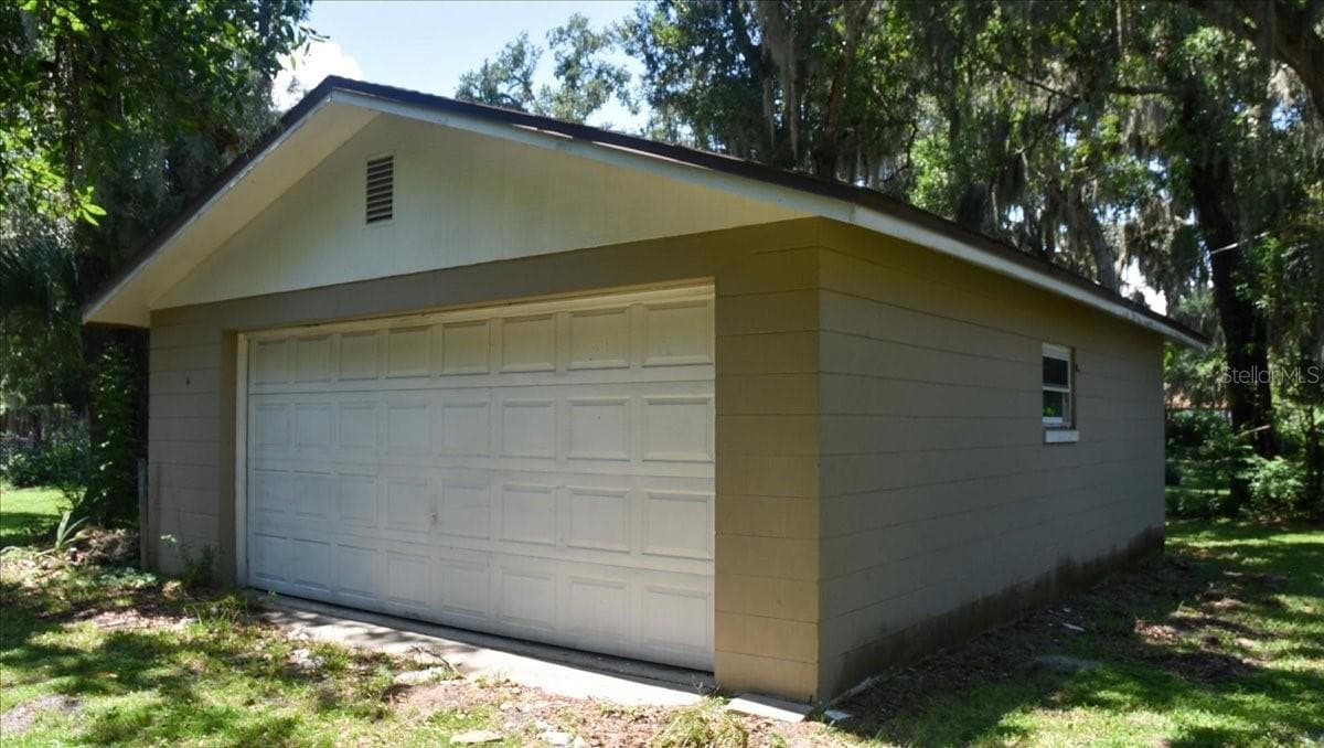 105 KENT COURT — photo 37 of 39