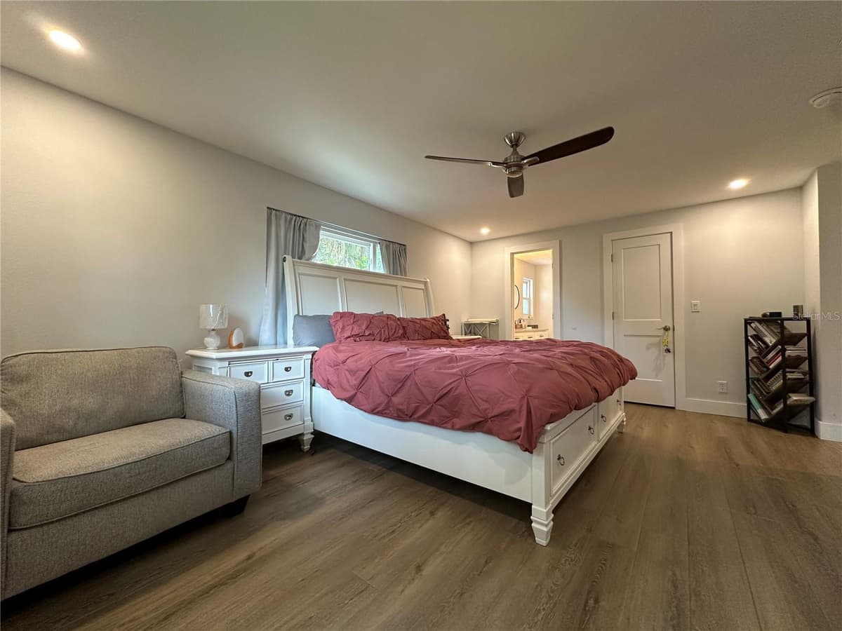 105 KENT COURT — photo 21 of 39