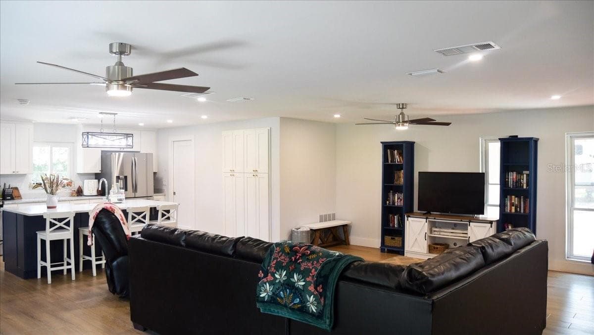 105 KENT COURT — photo 13 of 39