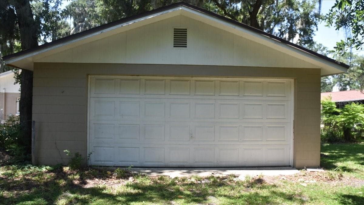 105 KENT COURT — photo 38 of 39