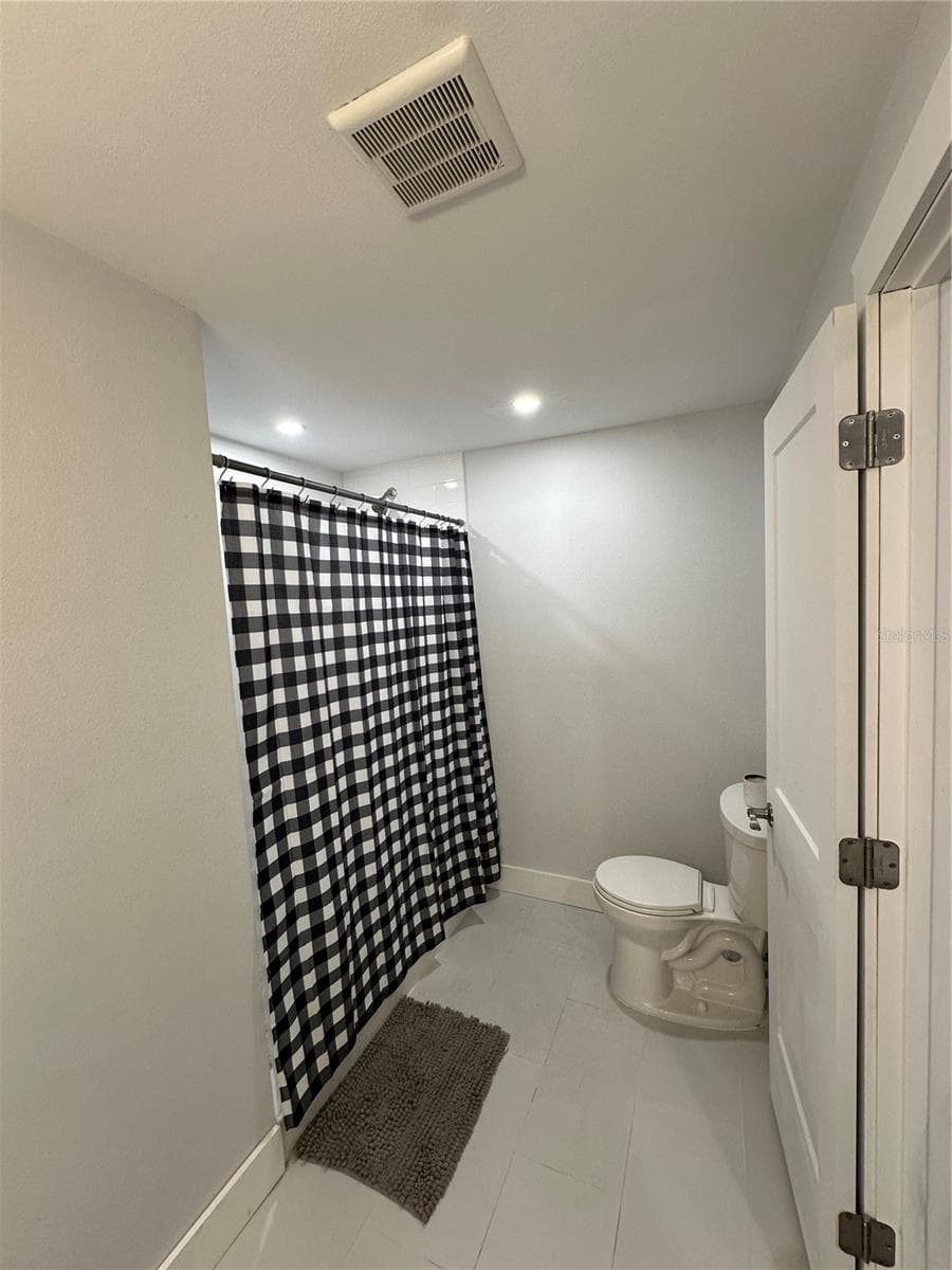 105 KENT COURT — photo 24 of 39