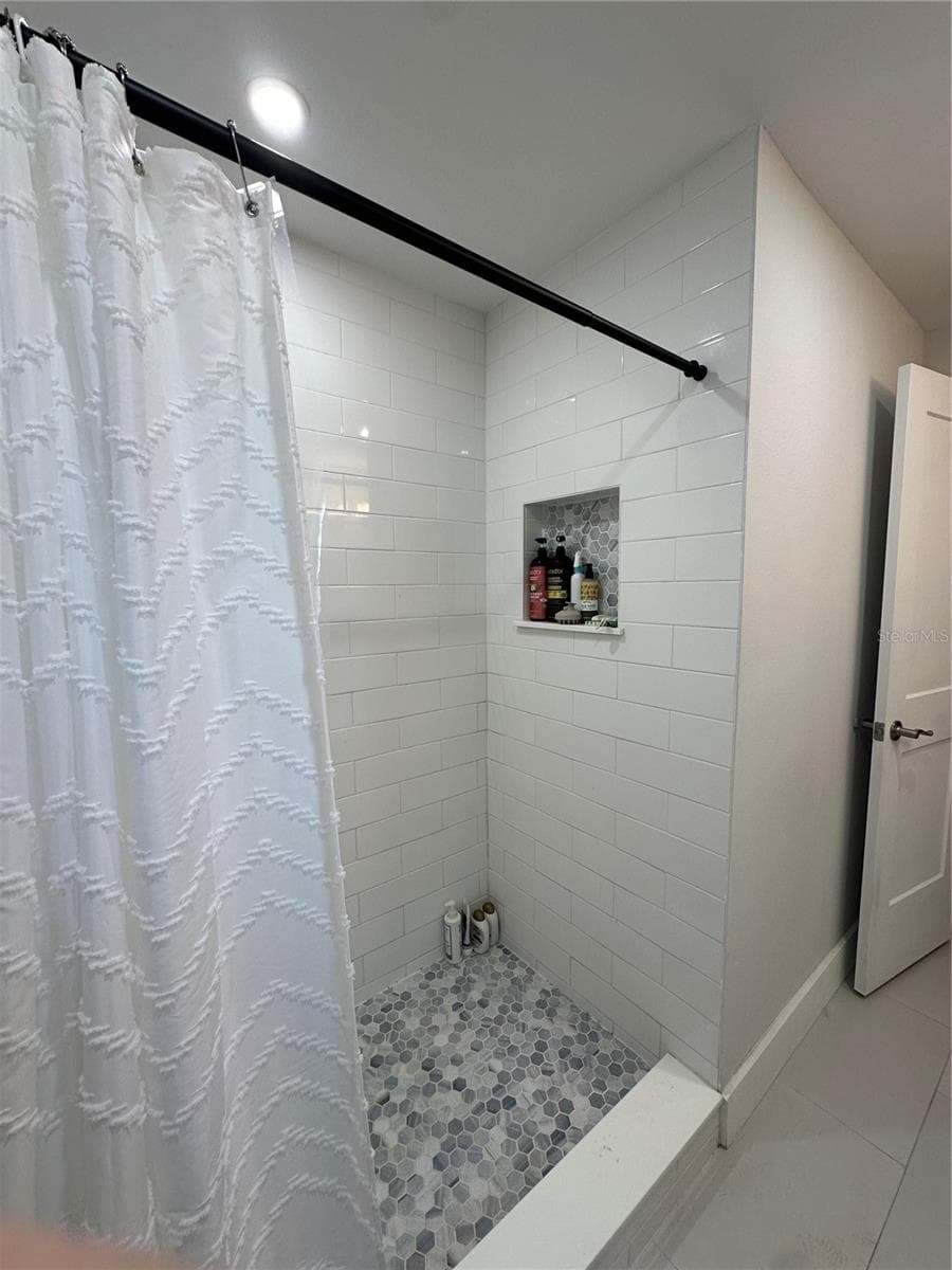 105 KENT COURT — photo 30 of 39