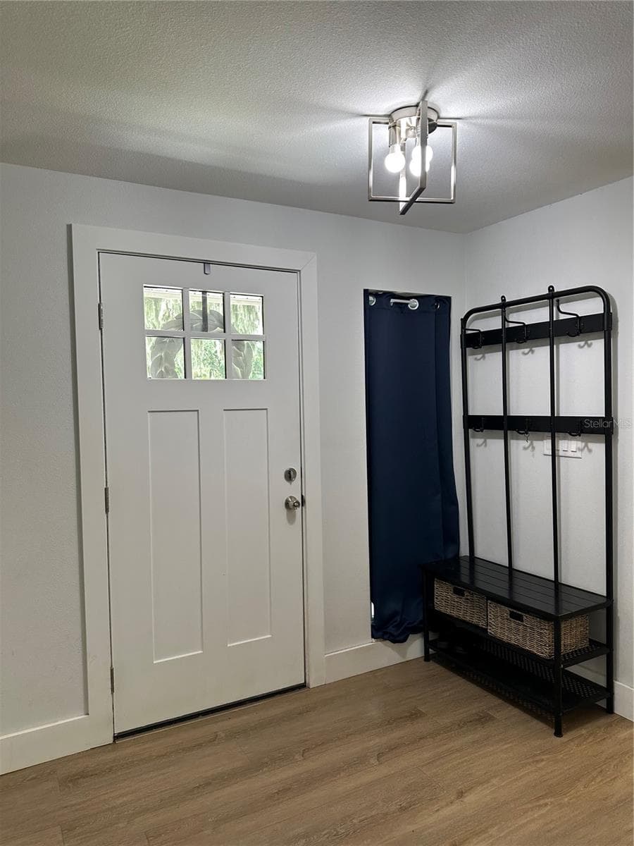 105 KENT COURT — photo 5 of 39