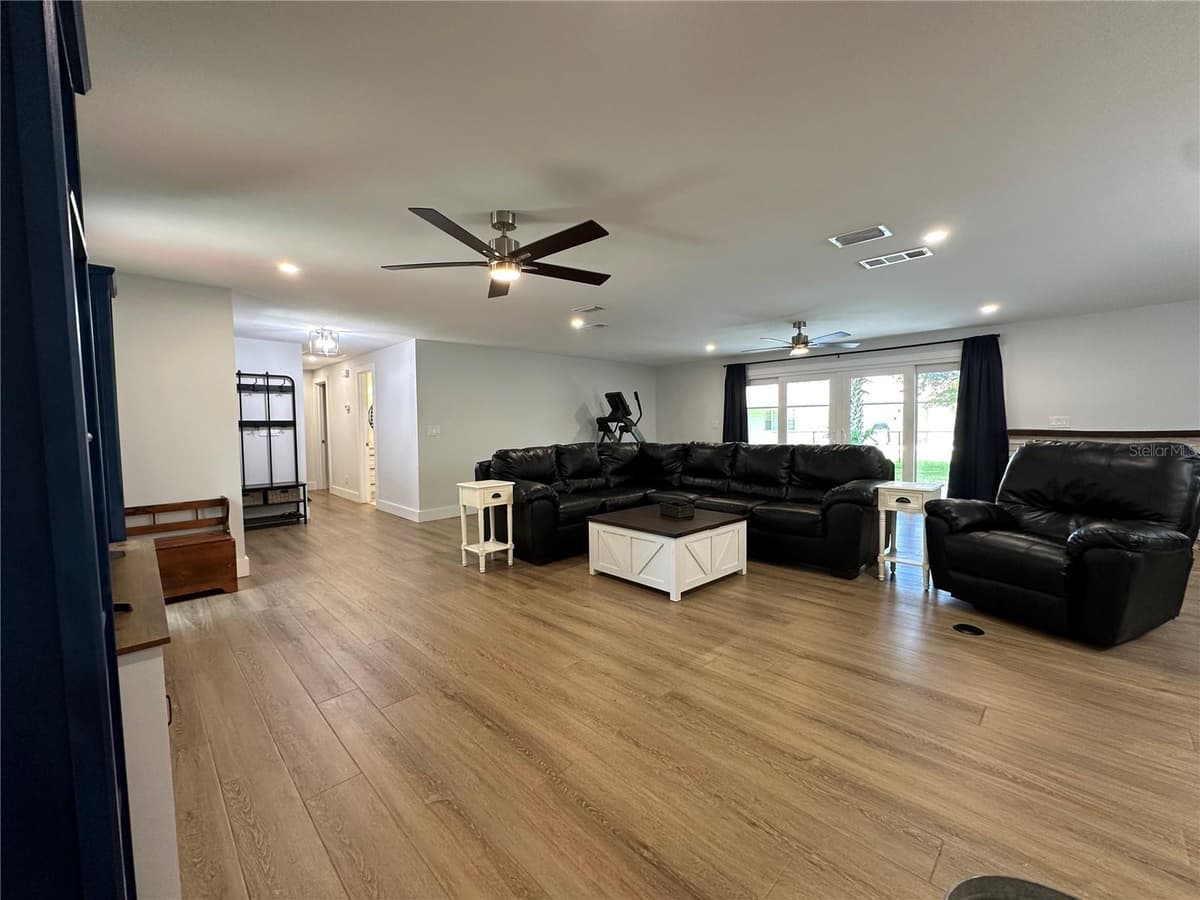 105 KENT COURT — photo 11 of 39