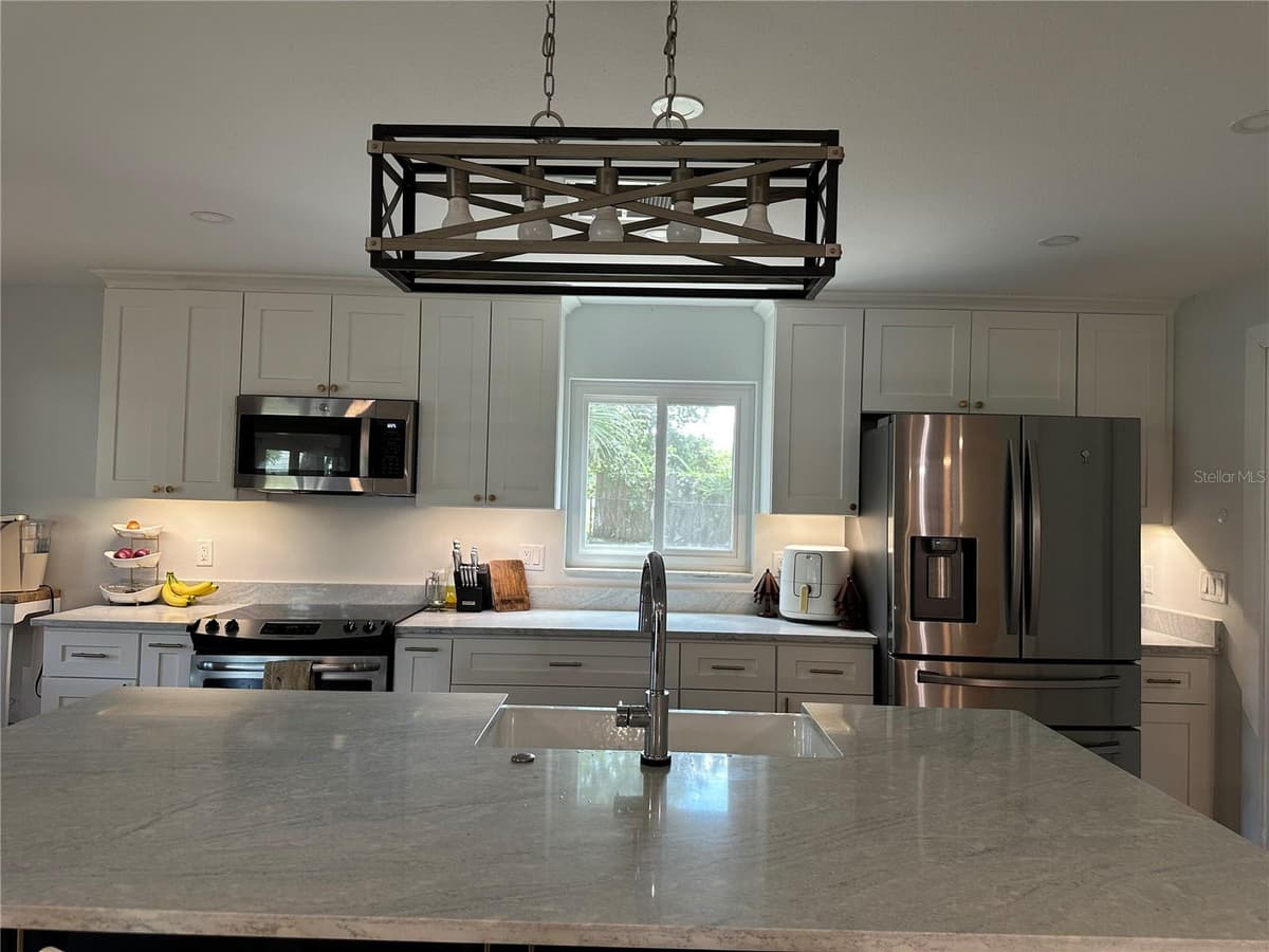 105 KENT COURT — photo 19 of 39