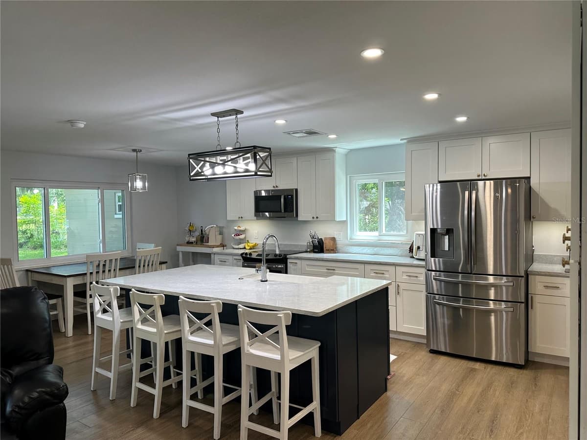 105 KENT COURT — photo 18 of 39