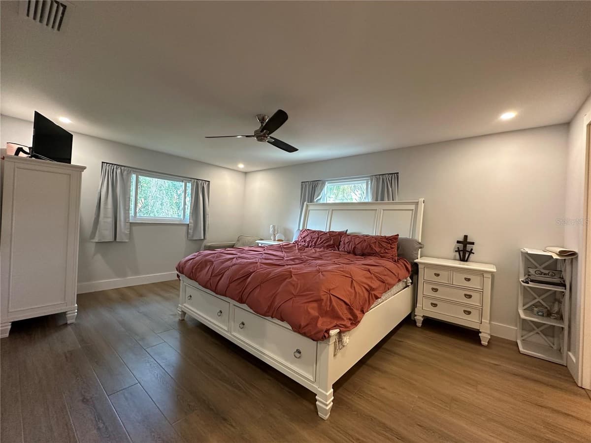 105 KENT COURT — photo 22 of 39