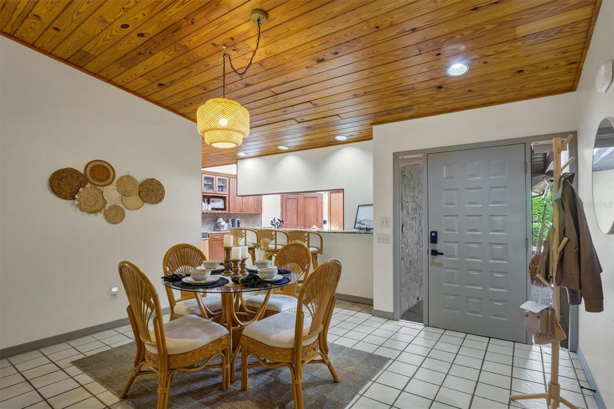 503 CLUBHOUSE DRIVE — photo 11 of 68
