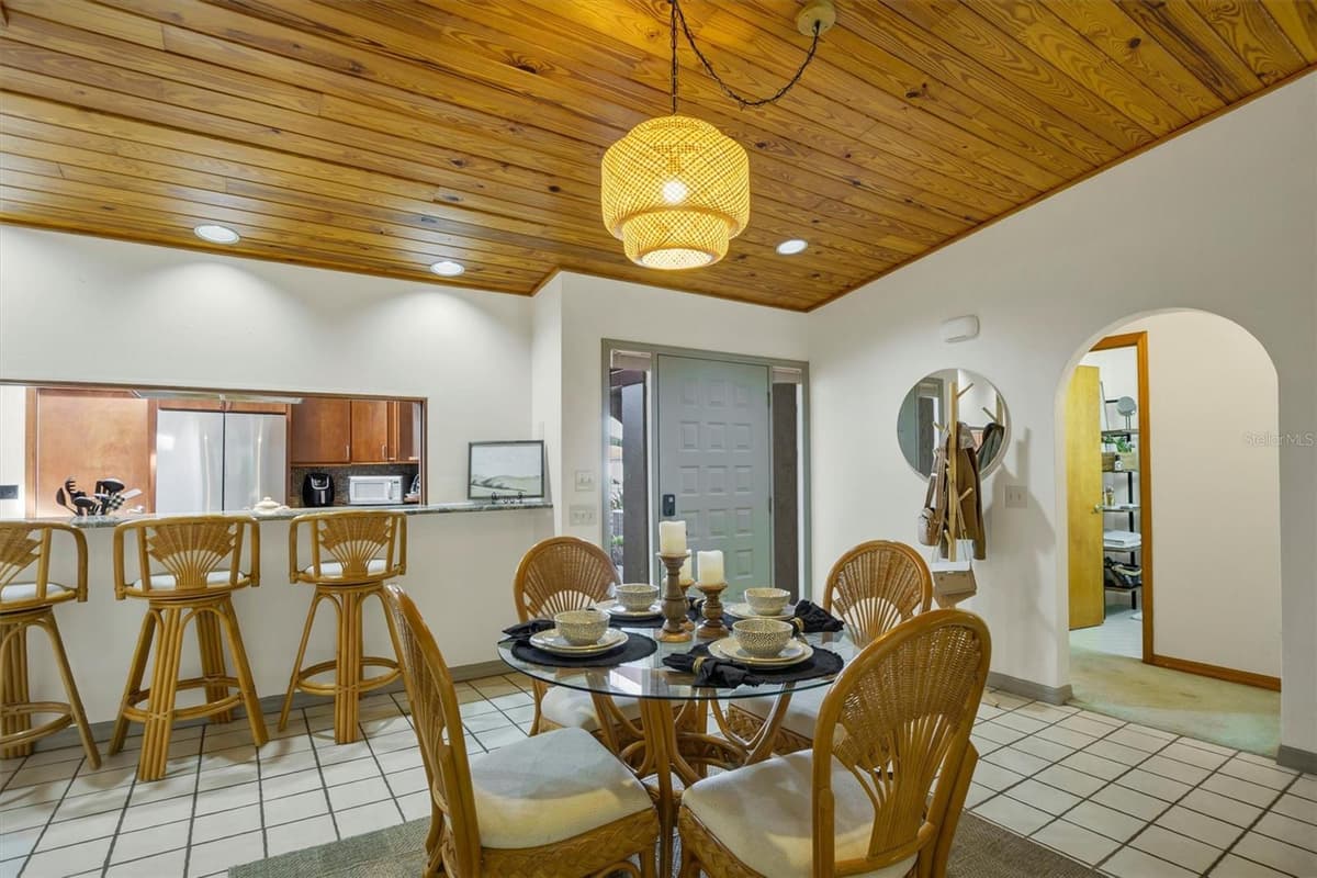 503 CLUBHOUSE DRIVE — photo 10 of 68