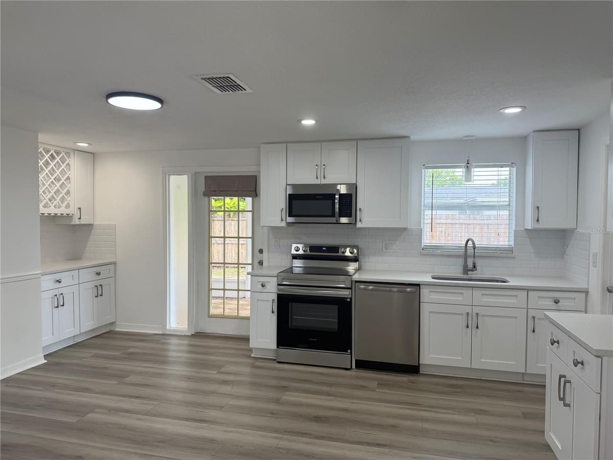 6150 101ST AVENUE — photo 3 of 13