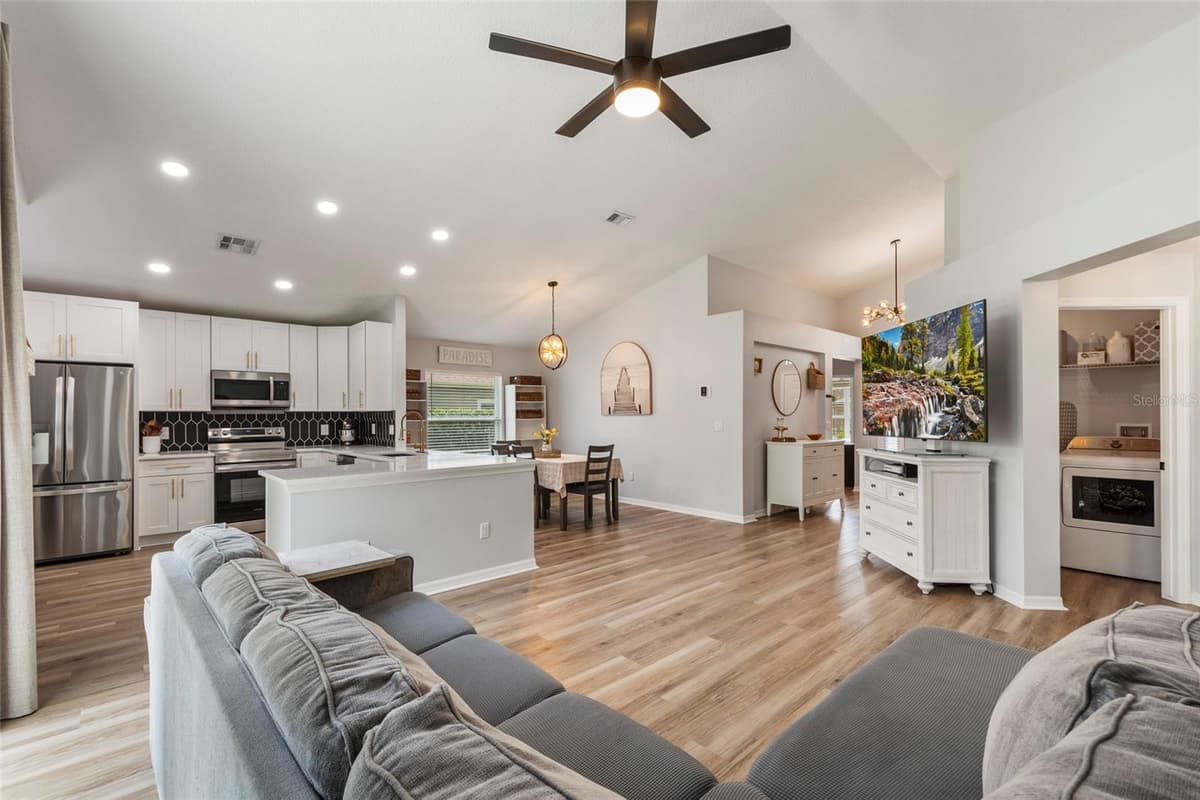 317 BRIDGE CREEK BOULEVARD — photo 3 of 32