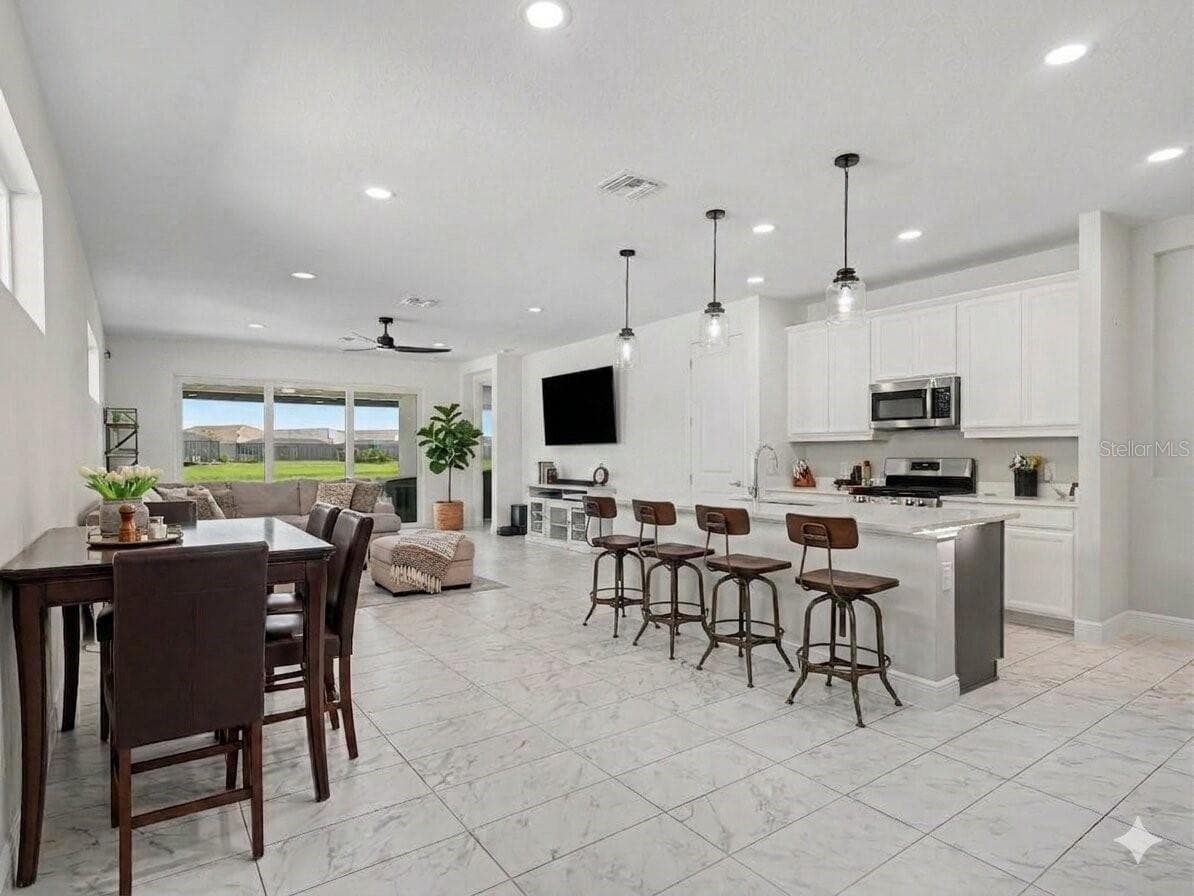 8144 STERNWAY ROAD — photo 11 of 46