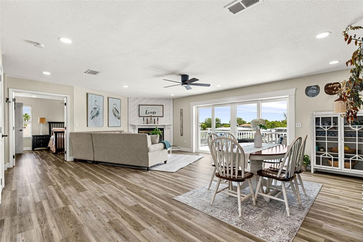 5404 BAY STATE ROAD — photo 5 of 51