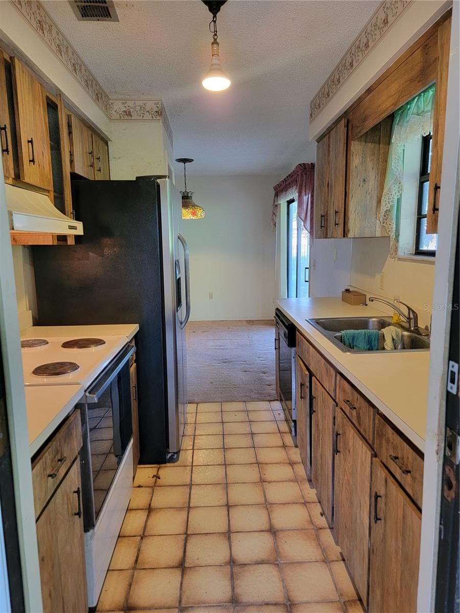 2240 GABARONE BOULEVARD — photo 7 of 17