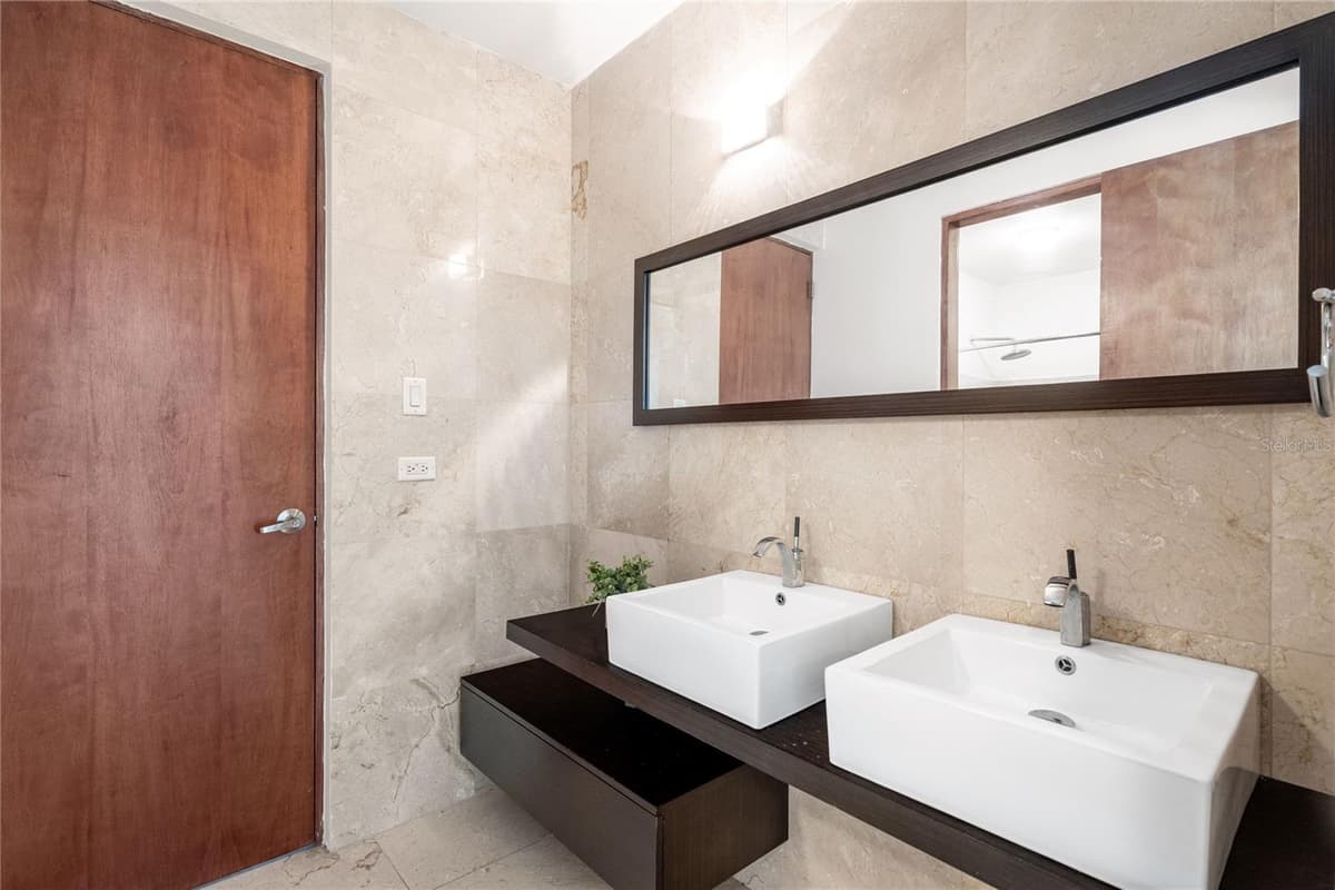 59 LIRIO — photo 18 of 23