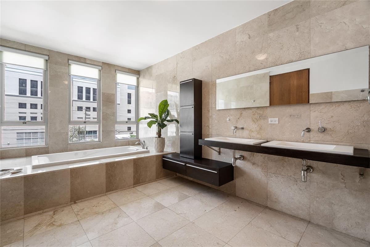 59 LIRIO — photo 16 of 23