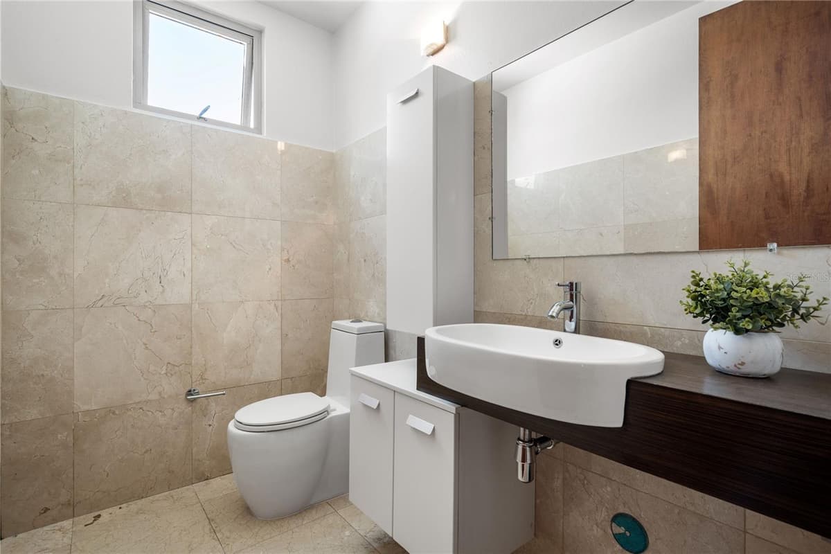 59 LIRIO — photo 15 of 23