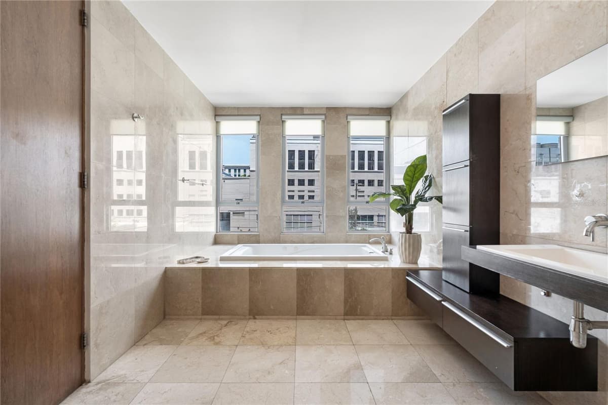 59 LIRIO — photo 17 of 23