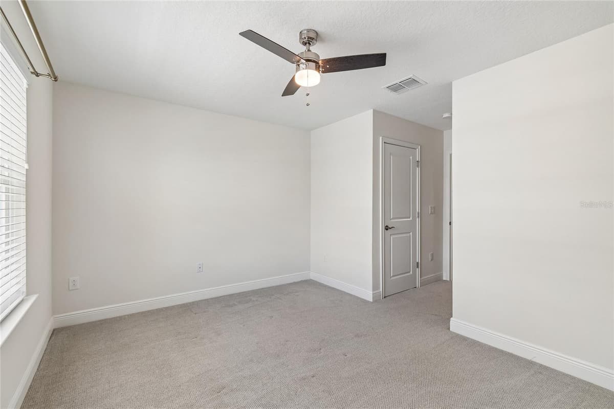2410 ARCH AVENUE — photo 17 of 36
