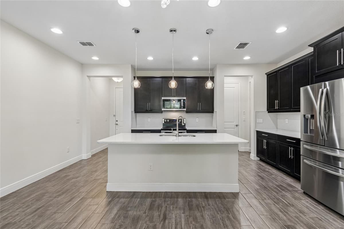 2410 ARCH AVENUE — photo 5 of 36