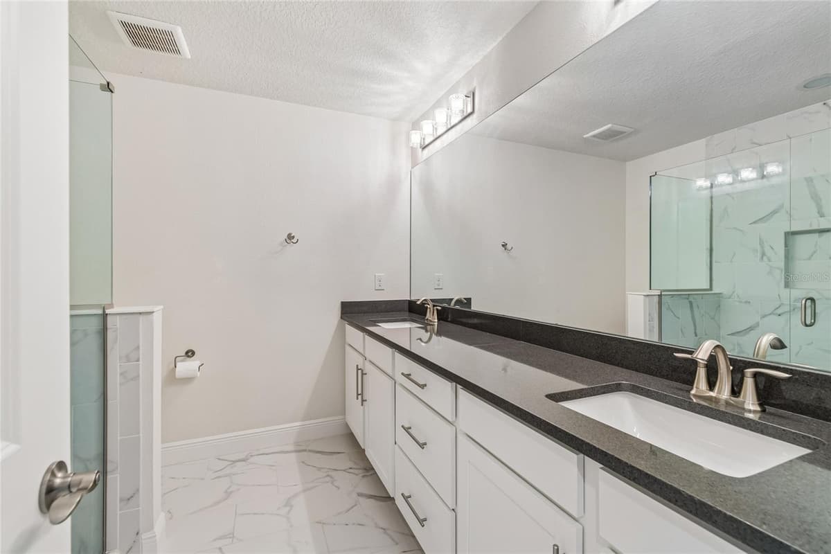 2410 ARCH AVENUE — photo 12 of 36