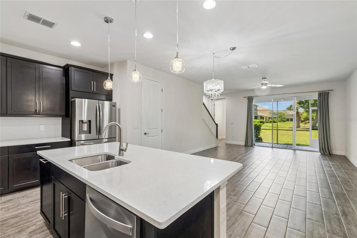2410 ARCH AVENUE — photo 6 of 36