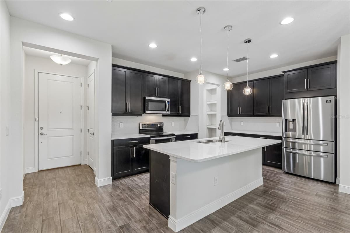 2410 ARCH AVENUE — photo 4 of 36