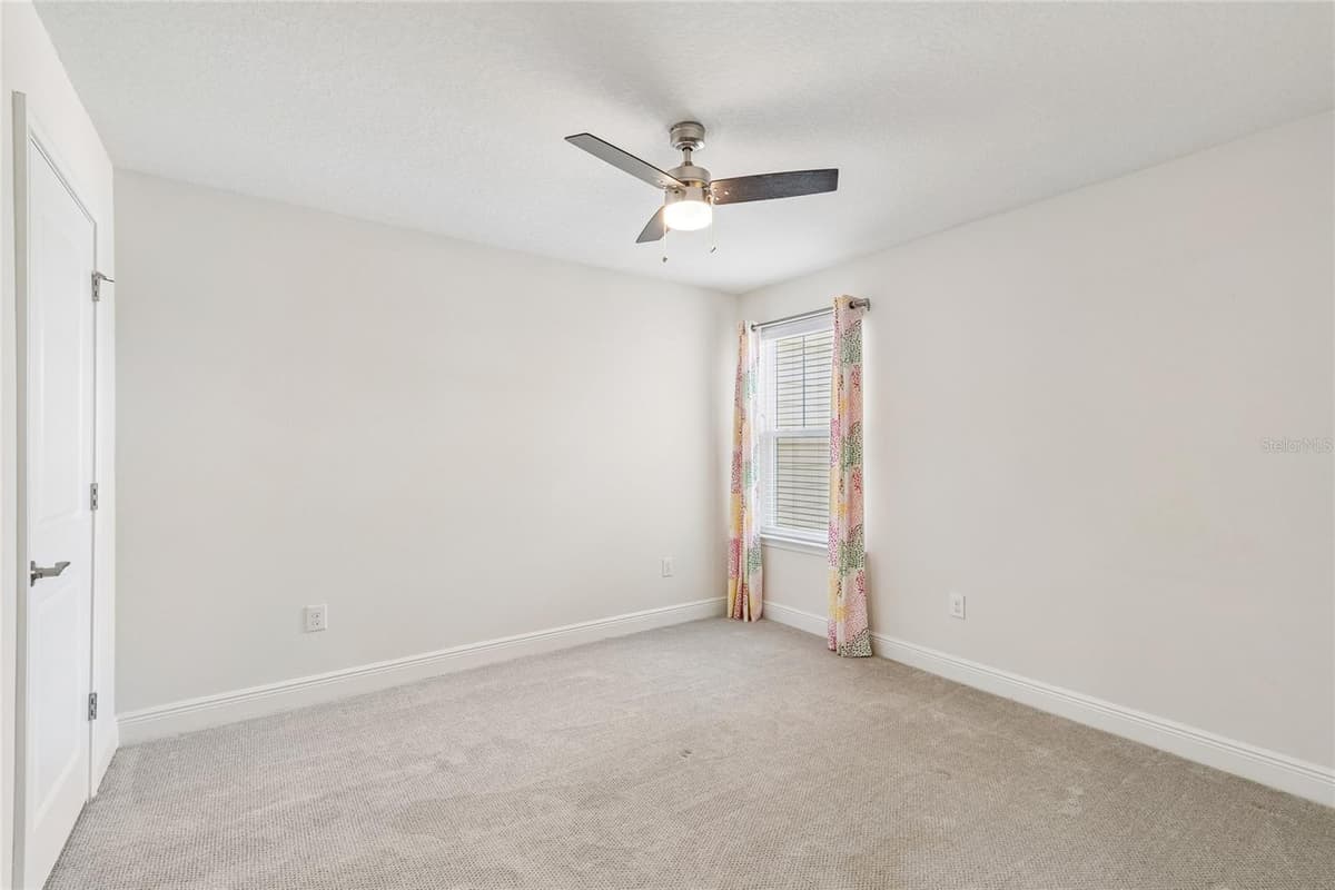 2410 ARCH AVENUE — photo 15 of 36