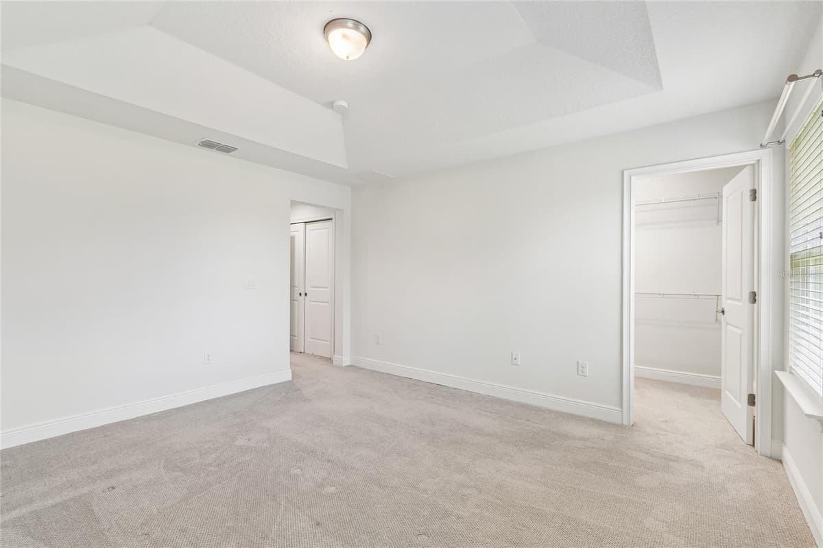 2410 ARCH AVENUE — photo 11 of 36