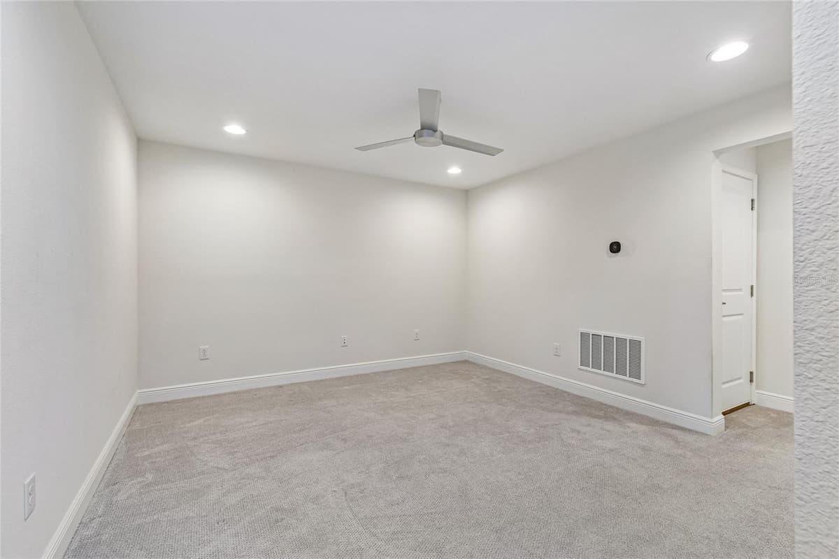 2410 ARCH AVENUE — photo 14 of 36