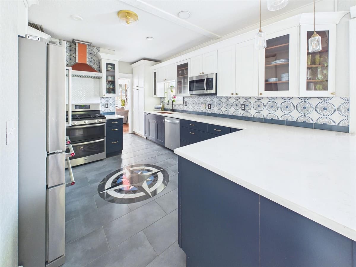 616 15TH STREET — photo 8 of 28