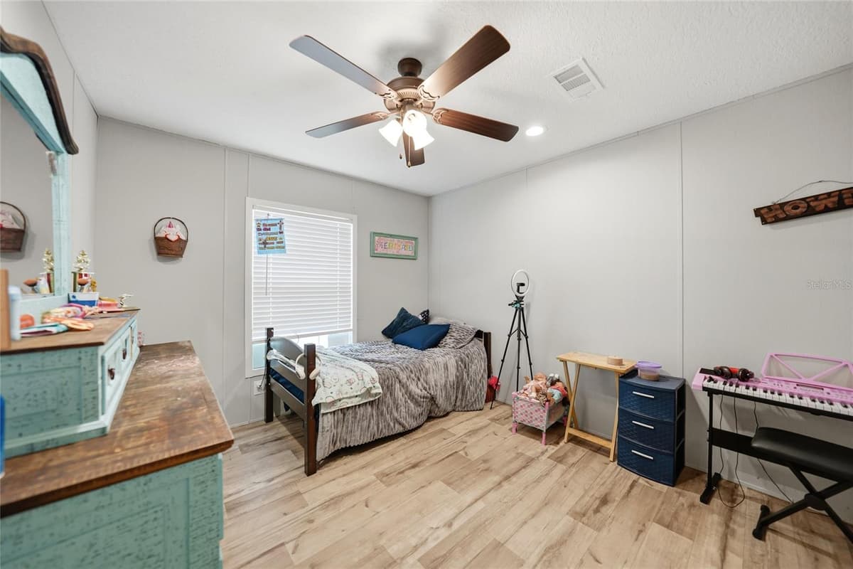 11587 FOSTER AVENUE — photo 38 of 52