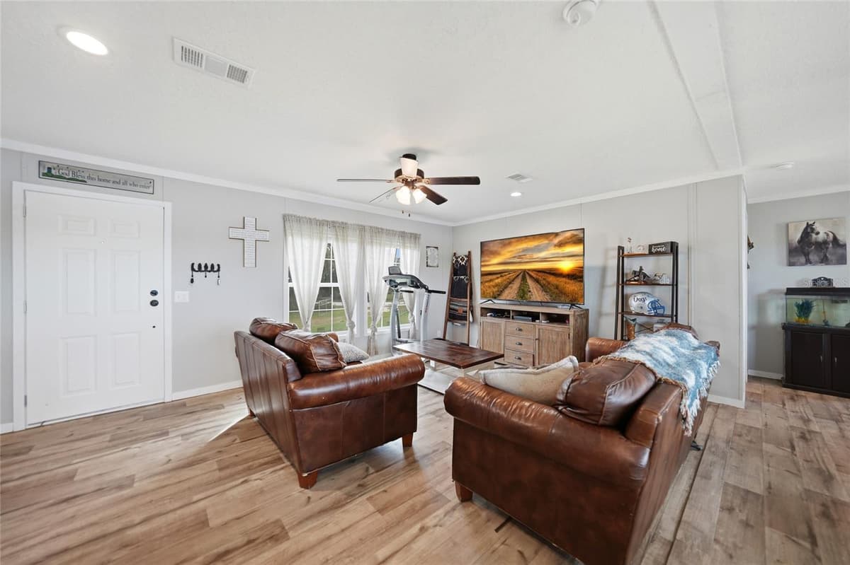 11587 FOSTER AVENUE — photo 12 of 52