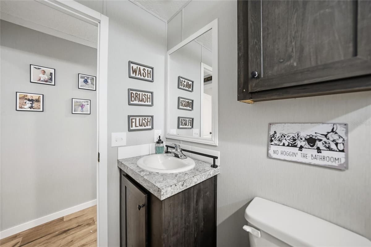 11587 FOSTER AVENUE — photo 5 of 52