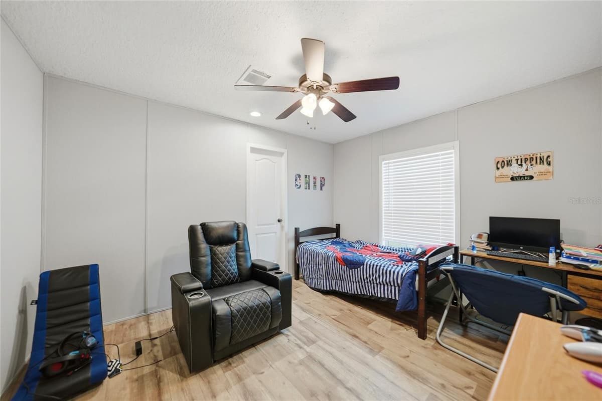 11587 FOSTER AVENUE — photo 3 of 52