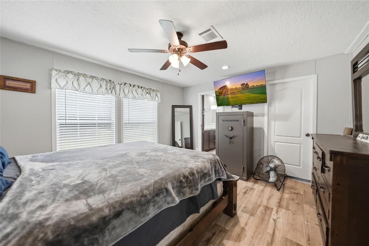 11587 FOSTER AVENUE — photo 40 of 52