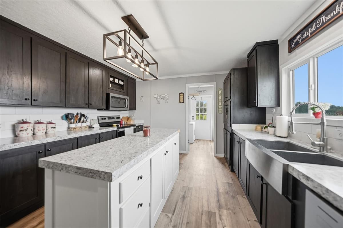 11587 FOSTER AVENUE — photo 47 of 52