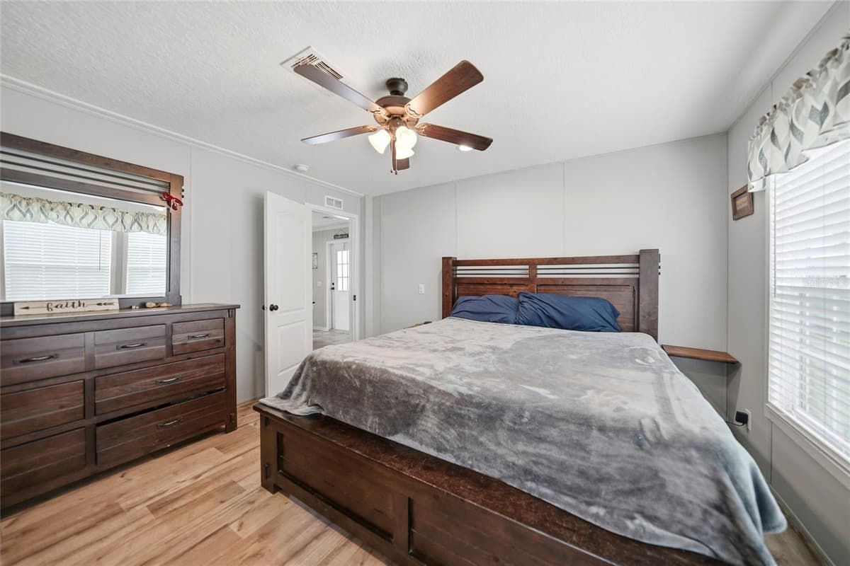 11587 FOSTER AVENUE — photo 42 of 52