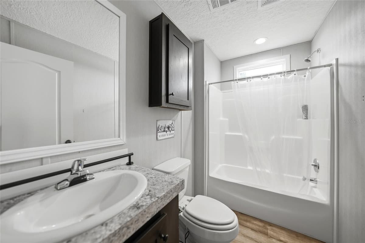 11587 FOSTER AVENUE — photo 4 of 52