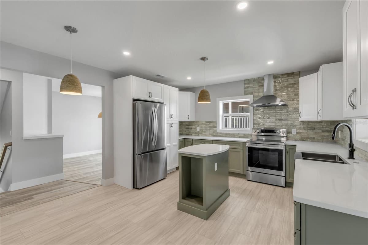 830 EEL AVENUE — photo 34 of 72