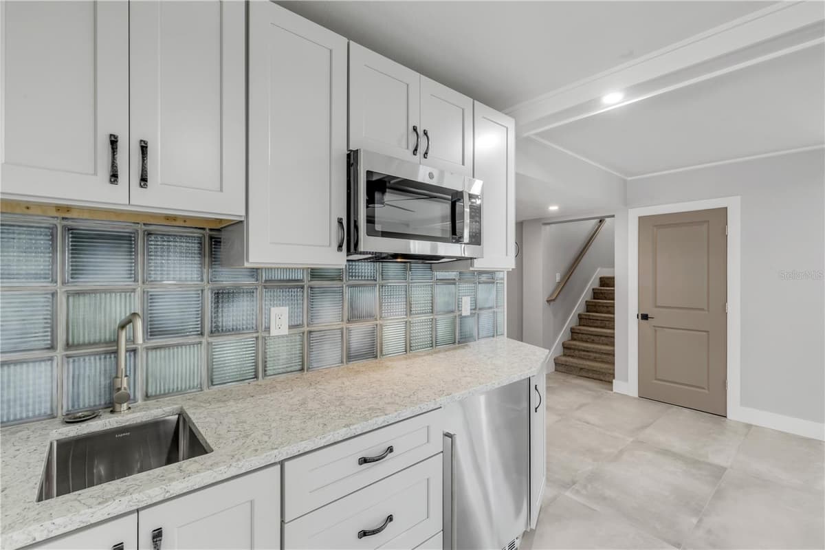 830 EEL AVENUE — photo 13 of 72