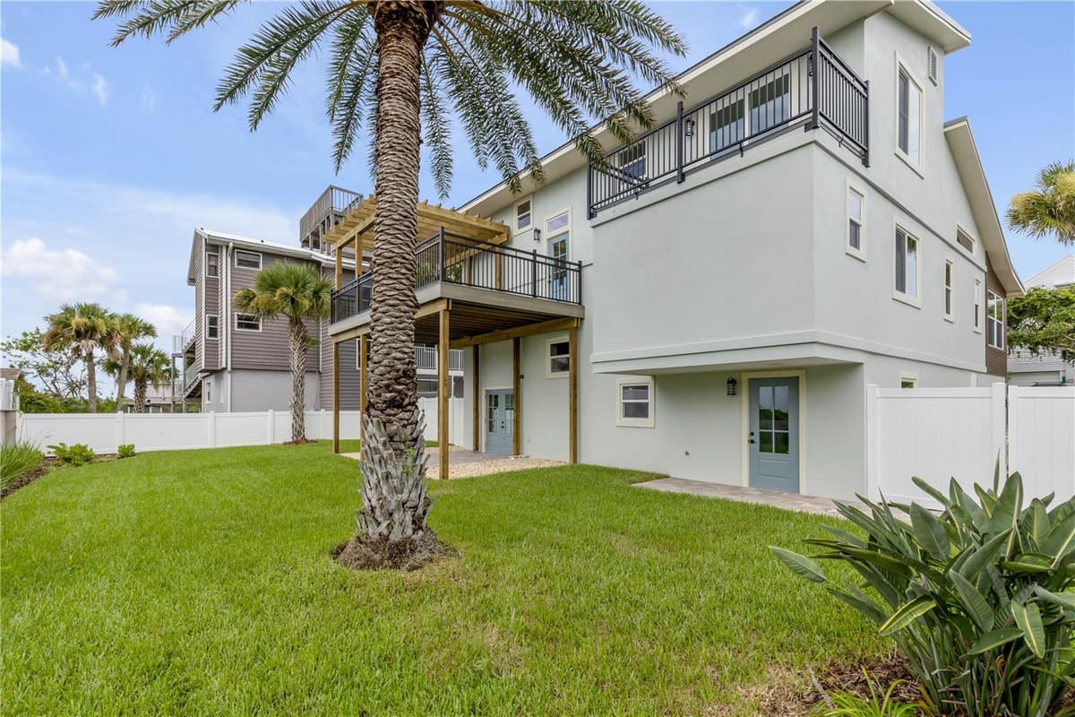 830 EEL AVENUE — photo 6 of 72